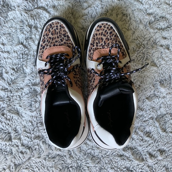 CHEETAH PRINT SNEAKERS 🐆💕 - Picture 2 of 5